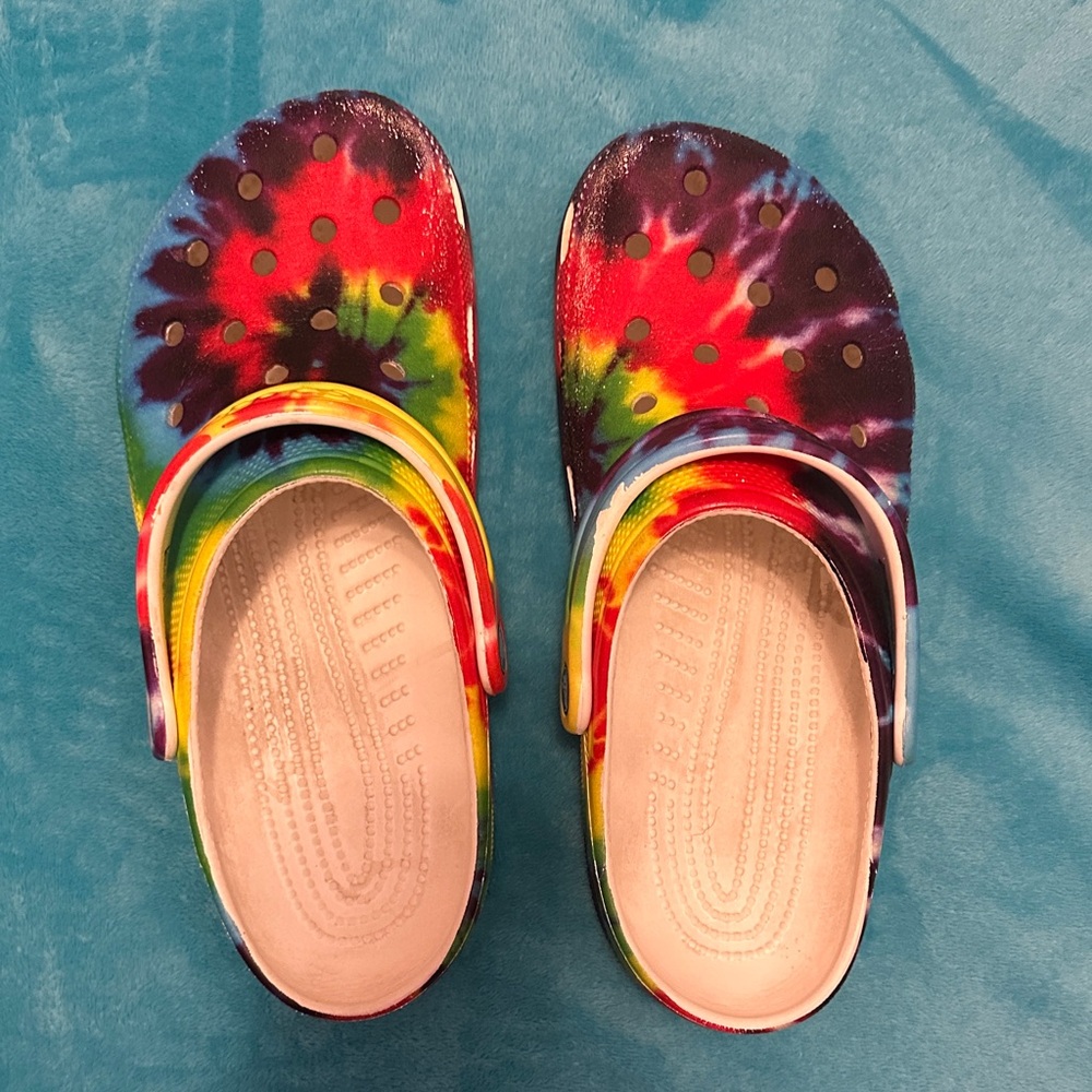 CROCS Tie-Dye Sandals